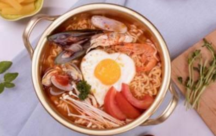 加盟網紅“泡面小食堂”卻沒有商標？