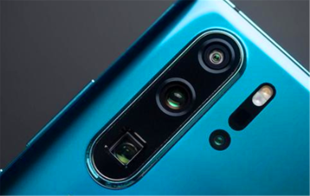 華為手機相機的徠卡標志為什么不用徠卡商標，只是寫上LEICA？
