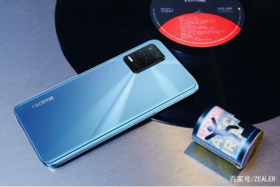 2021年7月23日realme 新專利曝光 未來有望推出支持磁吸式無線充電技術的新手機