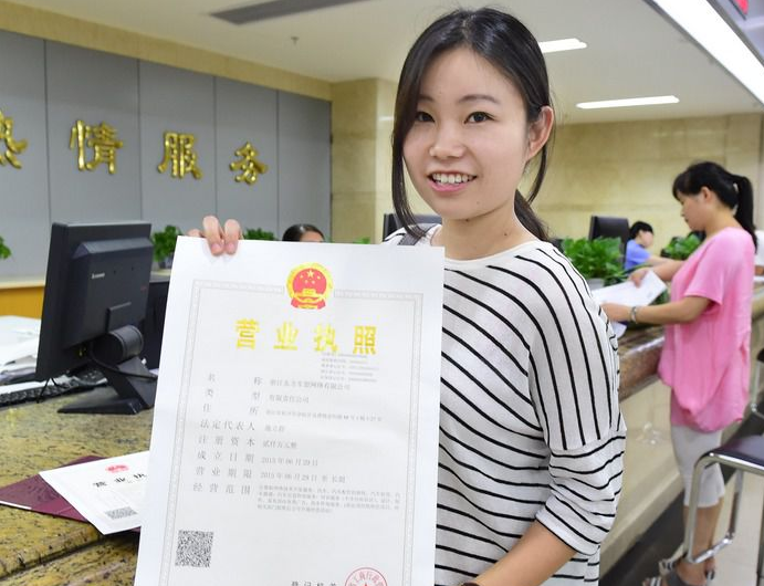 上海個體戶每年有什么費用（2021上海個體戶每月3萬還是10萬）